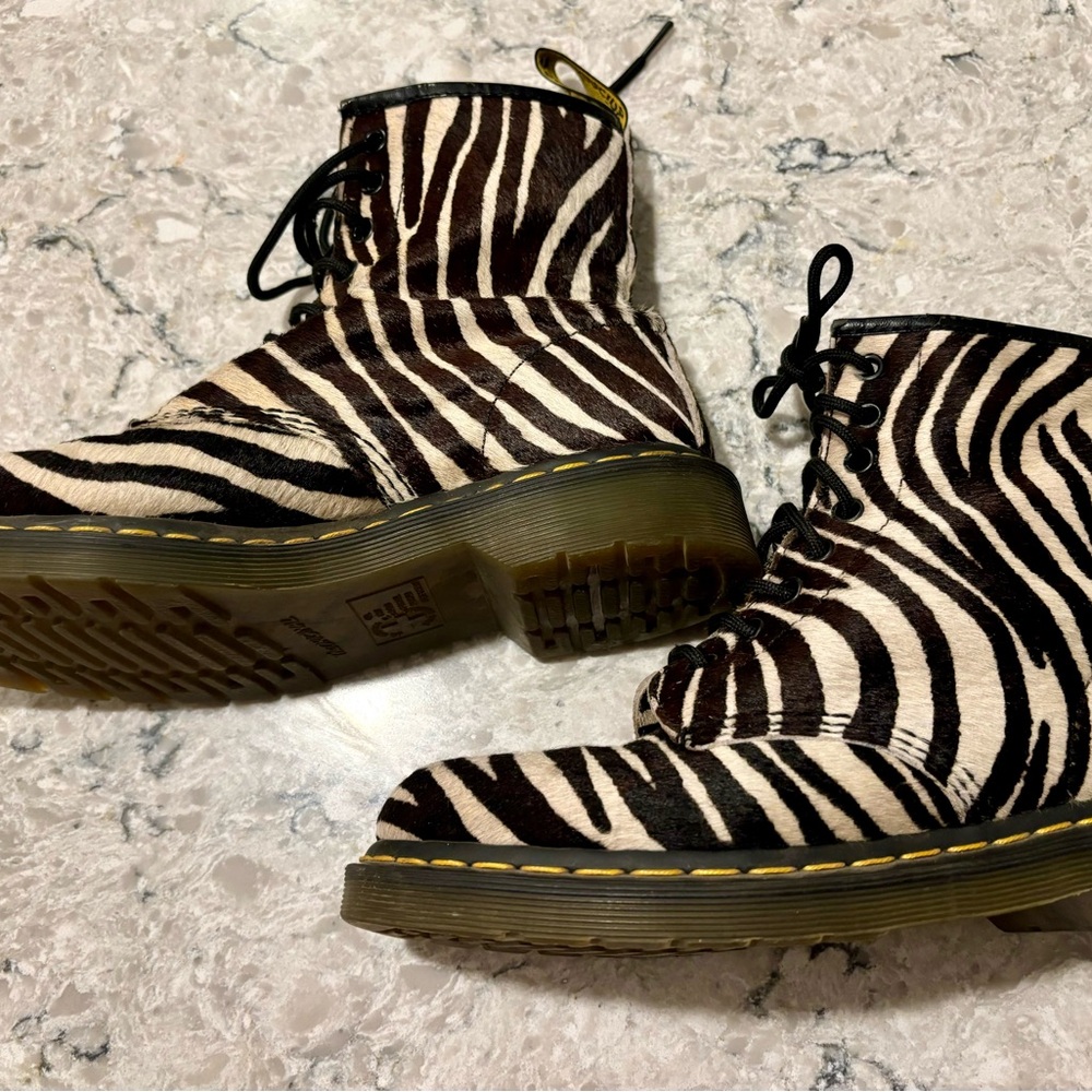 DR. MARTENS Zebra🦓Print REAL fur boots, 9 - Picture 5 of 8
